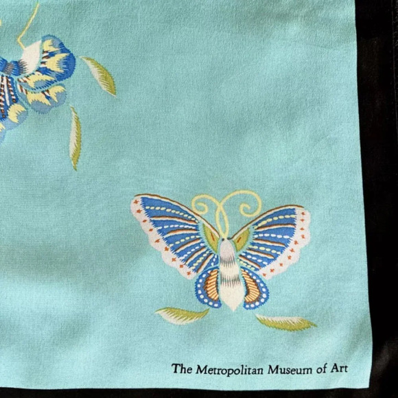 THE METROPOLITAN MUSEUM OF ART 100% Silk "Japanese Butterflies" Scarf 17"x60" - Picture 2 of 3
